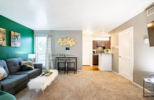 Ederville Apartment | Entire Place ✶Washer Dryer ✶Wi-Fi ✶4K TVs ✶Parking #1614