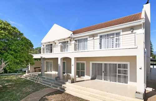 Parow Villa | Entire Prestigious Villa within Tourism Sites