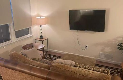 Arnold Apartment | Entire Private 2 bedrooms house, nice neighborhood