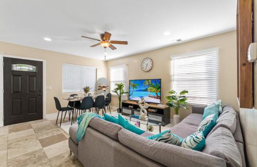 Rolando House | Entire Private 3-BR Ranch-Style with Backyard, Crib, King Bed, and Free Parking, Available Now