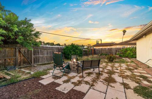 Rolando House | Entire Private 3-BR Ranch-Style with Backyard, Crib, King Bed, and Free Parking, Available Now