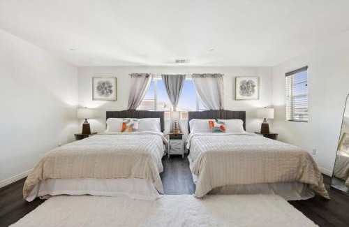 Sun City Villa | Entire Private 3k sqft 5-Bedroom House w Gated Yard, Garage, Nice View, Available Now