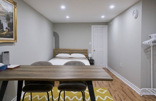Erin Mills Apartment | Entire Private Family-sized Suite w/Free parking