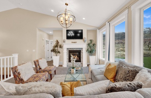 Perry House | ❤️ Entire Private Home - Hot tub - Garage - Gas Fireplaces - Air Hocky Table