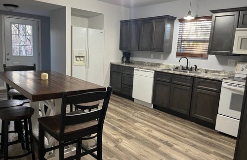 Perryville House | Entire Private Home in Perryville, MO