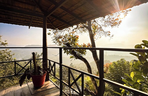 Udumbanchola Cottage | Entire Property:1BHK Cottage with Attic,Kitchen & Sunset View Deck |Near Munnar