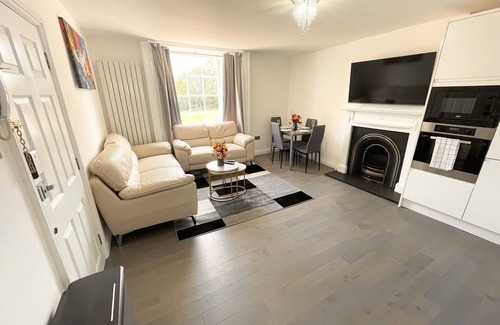 Redhill Apartment | Entire Redhill Apartment hosted by Pius