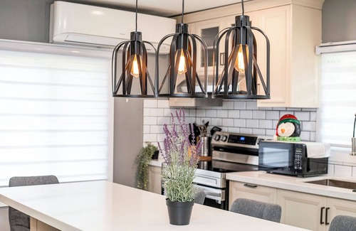 Longueuil House | Entire Renovated 4Brs House, Near DT, Free parking