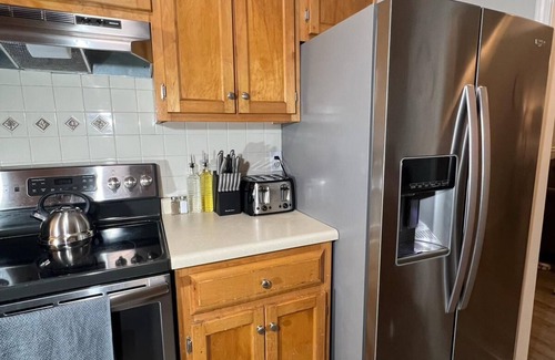 Athens House | Entire Renovated Beautiful Home - Close to UGA and Downtown Athens!
