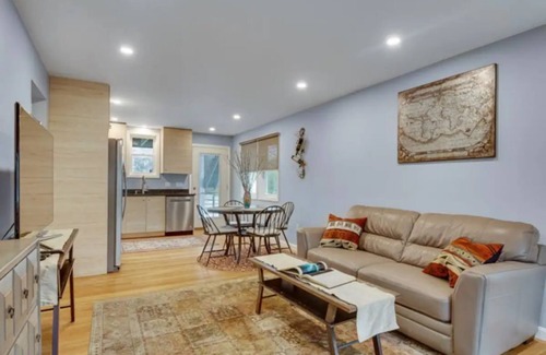 Brook Farm Apartment | Entire rental unit hosted by Tomasz