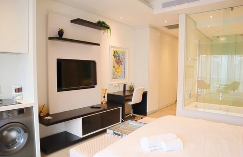 Greater Johannesburg Metropolitan Area Hotel | Entire rental unit in Sandton, a secure up-market complex with excellent views