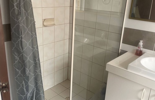 Somerville House | Entire Residential 3/2 Home and clean family home