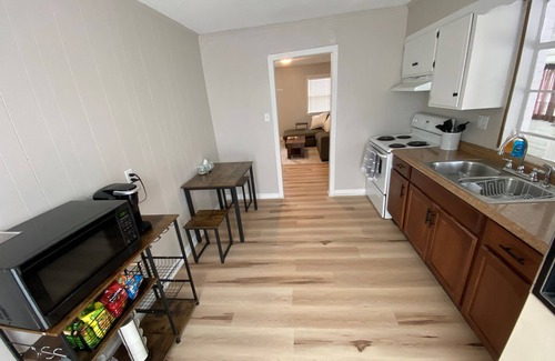 Maryville House | Entire residential home-walking distance to NWMSU
