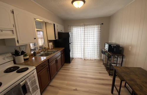 Maryville House | Entire residential home-walking distance to NWMSU