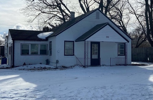 Maryville House | Entire residential home-walking distance to NWMSU