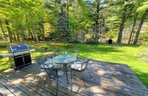 Jay House | Entire Rustic Farmhouse minutes from Jay Peak
