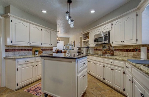 Norman House | Entire Spacious, Cozy home with backyard retreat