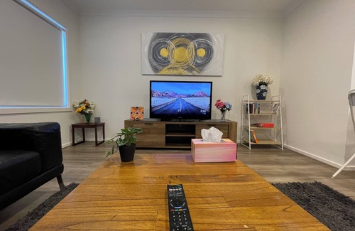 Wallan House | Entire Spacious Modern 5 bedroom Family friendly home in Wallan