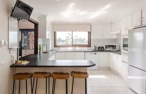 Lake Heights House | Entire spectacular lake and ocean view holiday house