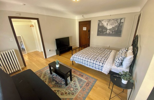 Lower Queen Anne Apartment | Entire Studio Apartment - Climate Pledge Arena & Space Needle