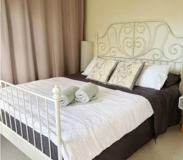 East Lindfield House | Entire Studio Guesthouse in East Lindfield
