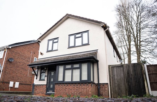 Sutton Coldfield House | Entire Stylish House-Games Room-6 Guests Capacity-Netflix