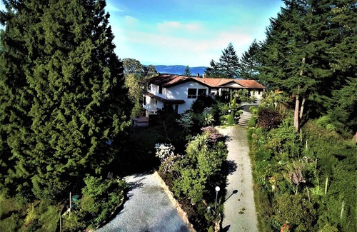 Salt Spring Island House | Entire Suite, Ocean, mountain view, hot tub, next to Mountain Maxwell park.