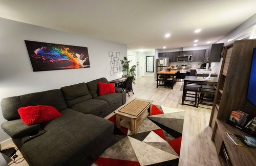 Regional District of Nanaimo House | Entire Suite with full kitchen and complimentary streaming service.