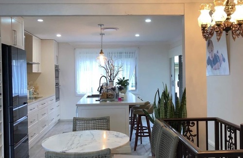 Wollongong House | Entire Top level with Moutain and lake view