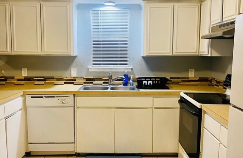 Lancaster House | Entire Town Home
