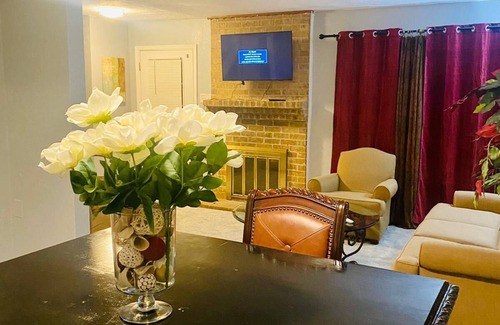 Lancaster House | Entire Town Home