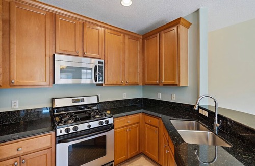Palm Beach Gardens House | Entire Townhouse gorgeous clean -Palm Beach 2Bed/2Bath w/garage.