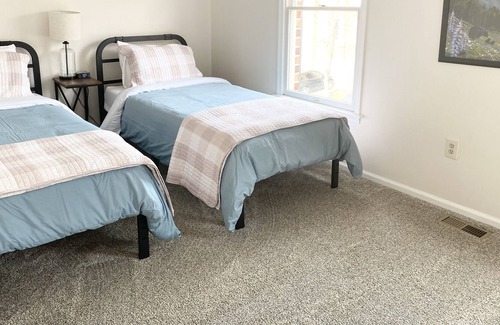 Bolivar House | Entire townhome 1/2 mile from historic Harpers Ferry