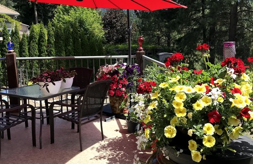 Vernon House | Entire Townhome 17 minutes from Silver Star. Family friendly