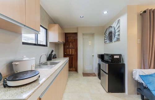 Cebu House | Entire Townhome 3BR & 3BA Best for Groups with Parking, Washer, WiFi and Netflix