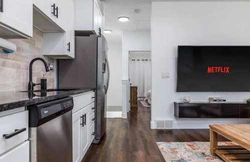 South Jordan House | Entire Townhome “Legends Retreat” Clean + Modern