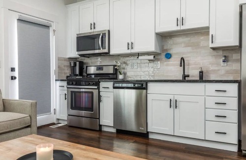 South Jordan House | Entire Townhome “Legends Retreat” Clean + Modern