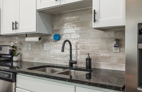 South Jordan House | Entire Townhome “Legends Retreat” Clean + Modern