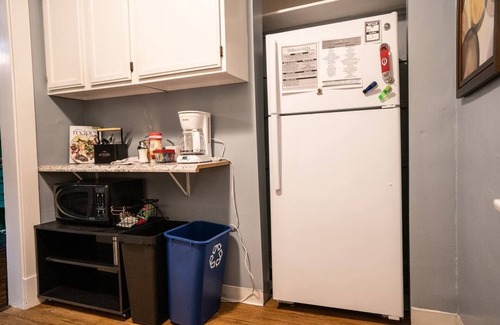 Latonia House | Entire Townhouse - 2 Separate Unitsnn