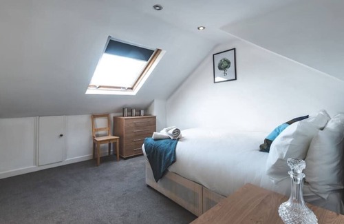 Reading House | Entire townhouse w/ 6 spacious bedrooms