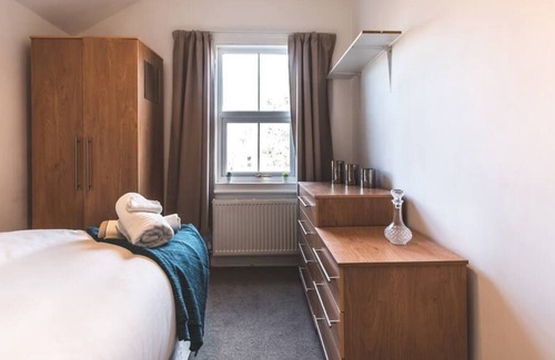 Reading House | Entire townhouse w/ 6 spacious bedrooms