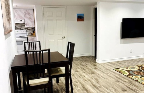 Richmond Hill Apartment | Entire two bedroom apartment in Richmond hill