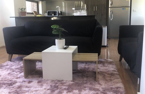 Broadmeadows House | Entire two bedroom Beautiful Townhouse
