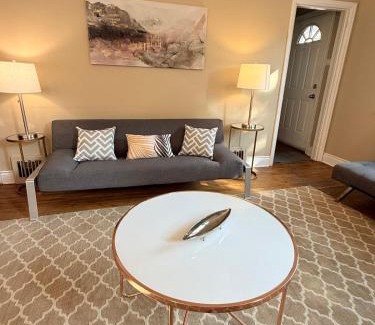 Burlington House | Entire Two Bedrooms Bungalow- Walking distance to Burlington Downtown- Sleeps 6