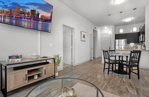 Cedar Crest Apartment | Entire Unit Downtown Dallas, Texas - City Views near Convention center