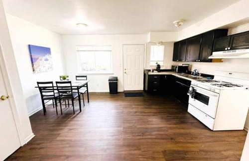 Ypsilanti Apartment | *Entire Unit, King Bed* Near Ann Arbor*Workspace*