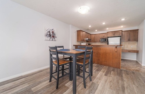 Lethbridge House | Entire unit to yourself. Internet and Netflix, full kitchen, linens and towels.