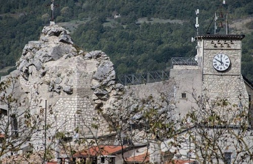 Roccasicura House | ENTIRE VACATION HOME ON 2 FLOORS NEAR ROCCARASO, CAPRACOTTA, CAMPITELLO
