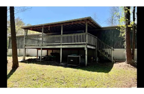 Bronston House | Entire vacation home hosted by Lori