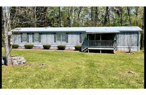 Bronston House | Entire vacation home hosted by Lori